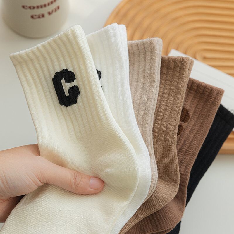 诸暨C字母袜子女中筒竖纹显瘦ins百搭高颜值森系校园字母秋冬款潮