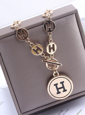 欧美时尚H字母圆牌项链女潮网红个性锁骨链简约气质百搭毛衣颈链