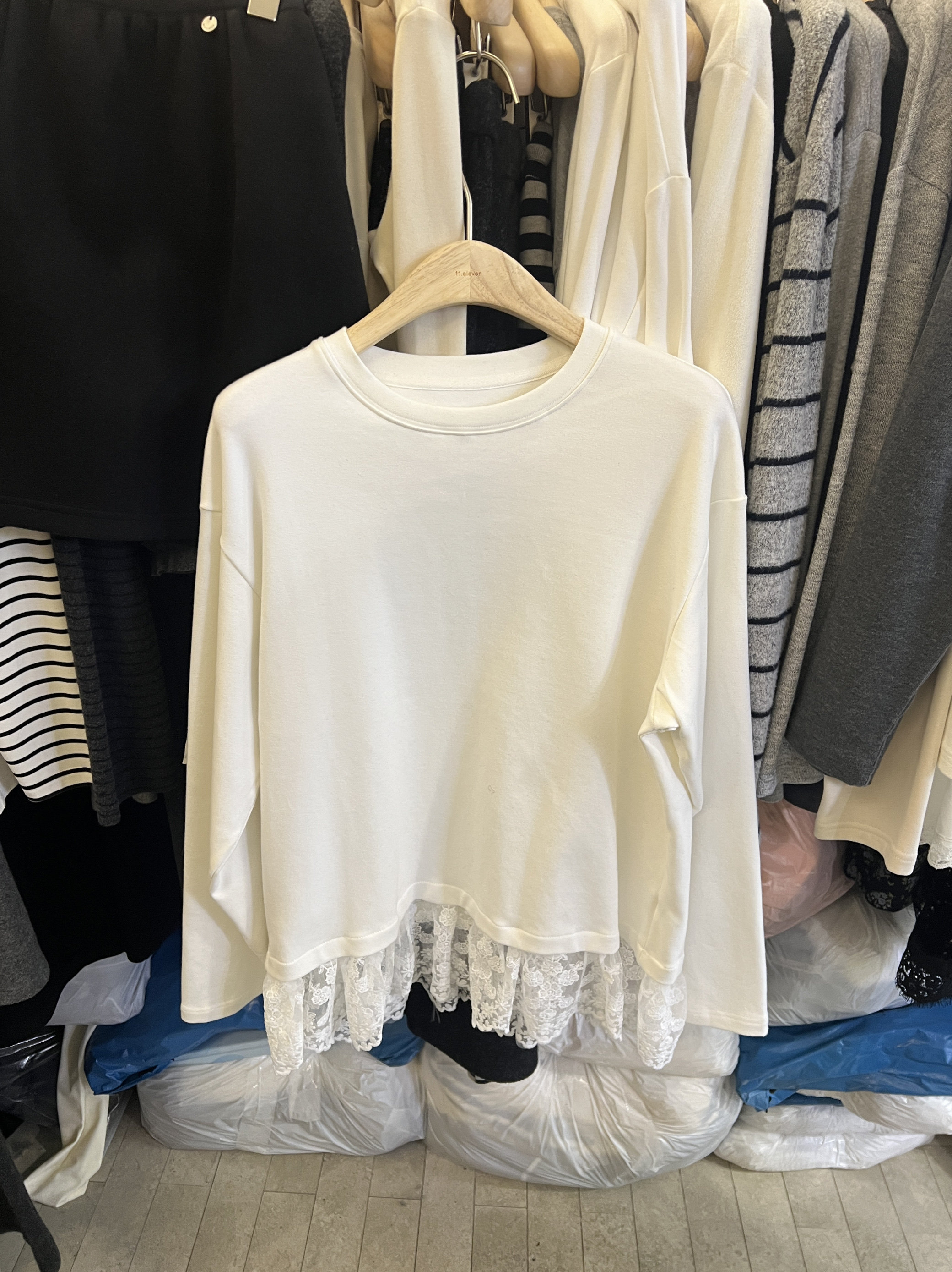 蕾丝拼接磨毛长袖t恤女2024秋冬新款宽松百搭小众内搭圆领上衣