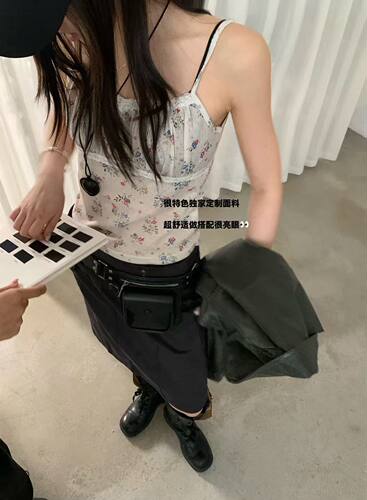 韩系纯欲甜美小碎花蕾丝拼接吊带背心女秋季新款减龄气质无袖上衣