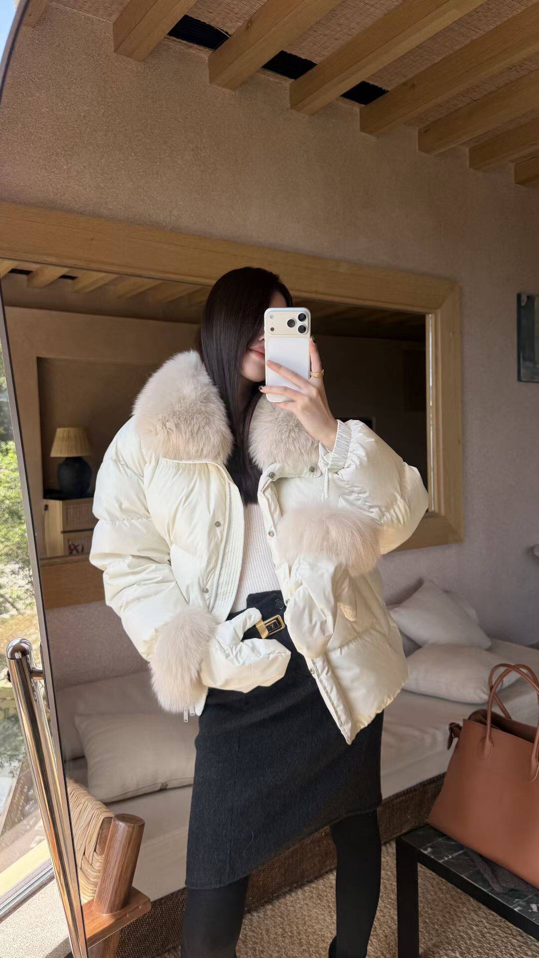 北海道初雪 白鸭绒羽绒服女冬新款狐狸大毛领配手套加厚短款外套