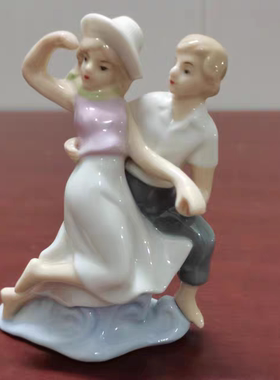 外贸原单全瓷手绘陶瓷男女跳舞摆件创意礼品