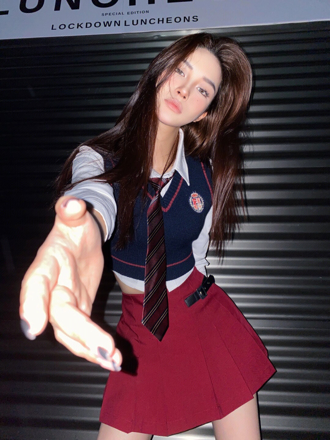 AMERICAN PREPPY STYLE SUIT WOMENS BURGUNDY KNITTED VEST VEST CAMPUS STYLE PLEATED SKIRT SHIRT UNIFORM THREE-PIECE SET