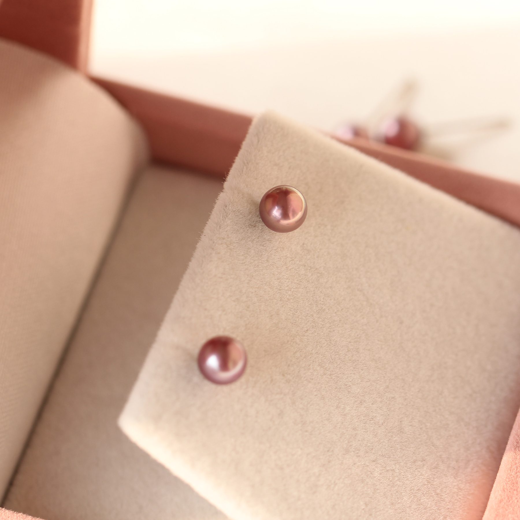 极光香槟金色天然淡水紫色珍珠耳钉5-6mm S925银 正圆无暇