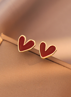 红色爱心耳钉小众设计感小巧心形日常通勤耳环蚊香盘无耳洞耳夹女