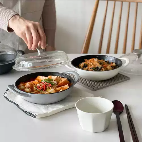 Корейский агент по закупкам импортировал сверхпрактичную чугунную кастрюлю, кастрюлю для риса, небольшую кастрюлю для супа, кастрюлю, сковороду, индукционную плиту, газ.