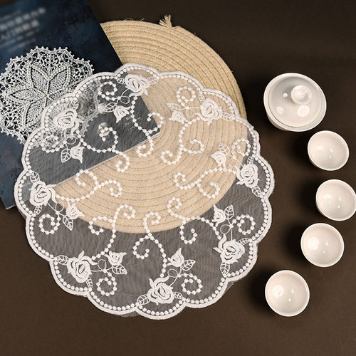 蕾丝绣花圆形餐桌餐垫