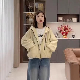 时尚 2026春季 休闲 高级感连帽冲锋衣短外套女装 今年流行特惠爆款