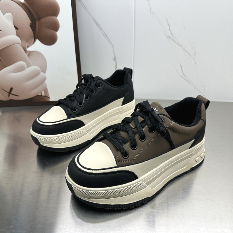 休闲风圆头系带松糕底运动鞋女