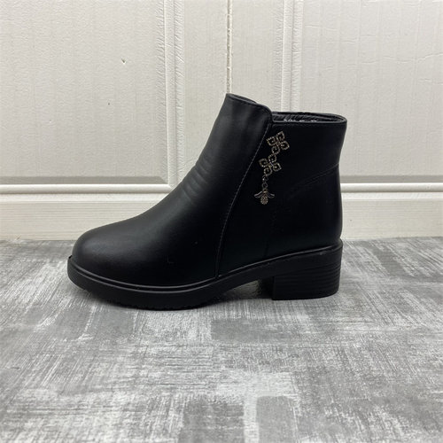 秋冬季新款加绒短筒休闲保暖女鞋