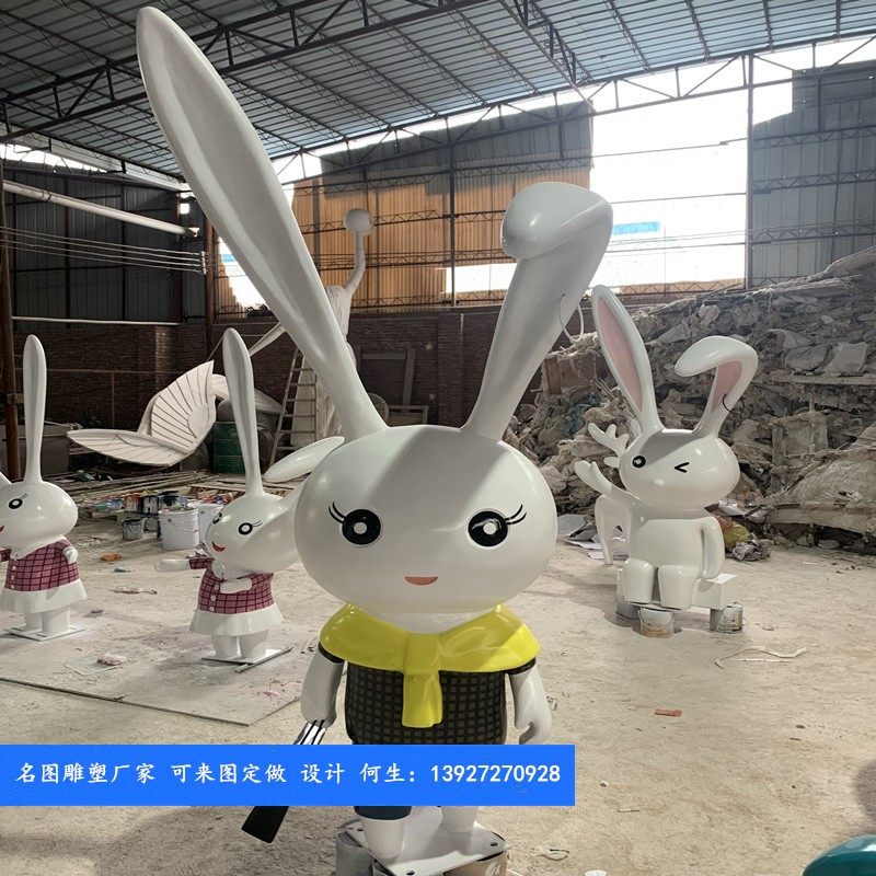 广场美陈大白兔雕塑定制商业美陈动漫卡通兔子雕像玻璃钢主题中山