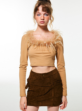 焦糖眼泪纯欲妤yuki同款甜辣妹风氛围感鸵鸟毛驼色仙女打底衫