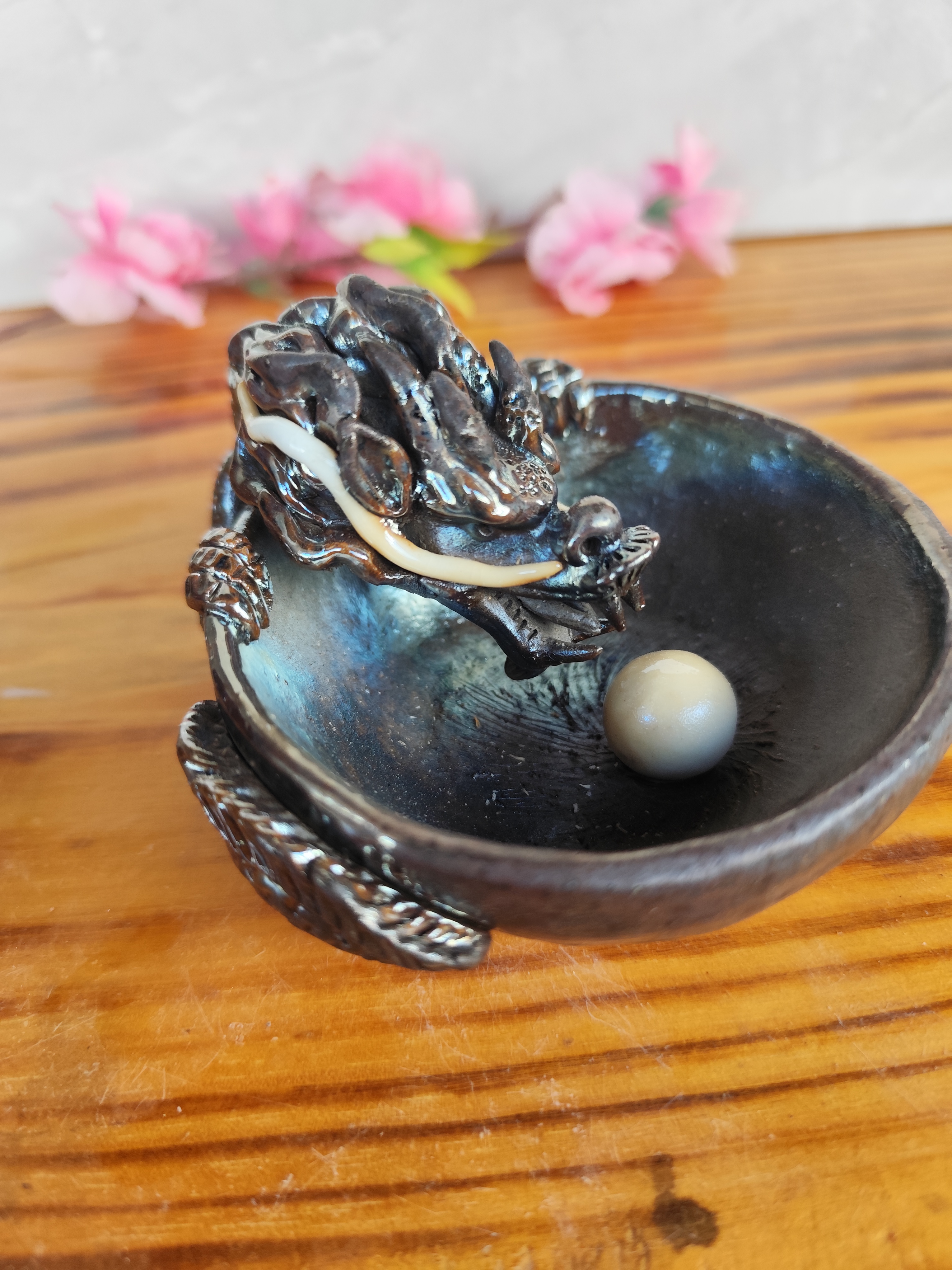 微瑕的龙吸水杯子铁胎蓝金泥纯手工雕刻柴烧裸烧容量90CC