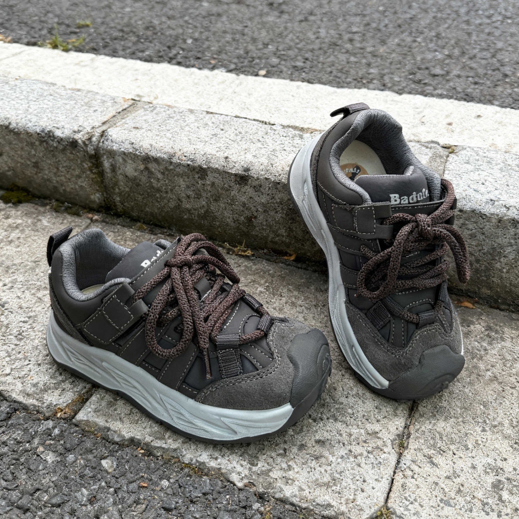 芭杜乐BADULE复古户外机能风运动鞋魔术贴街头潮范2025秋季新款