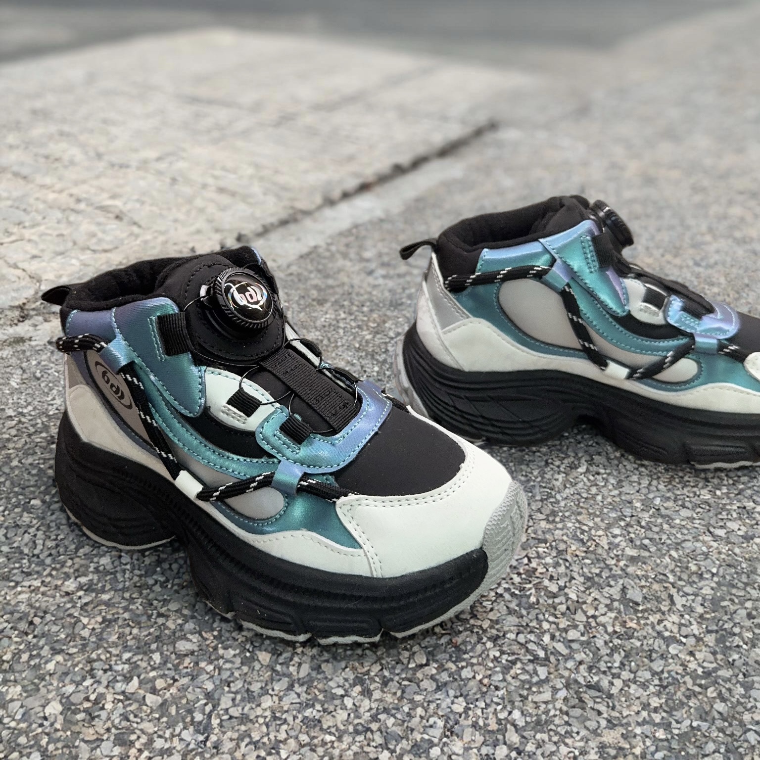 芭杜乐BADULE简约时尚中帮运动鞋旋钮扣动感舒适前卫保暖秋冬童鞋