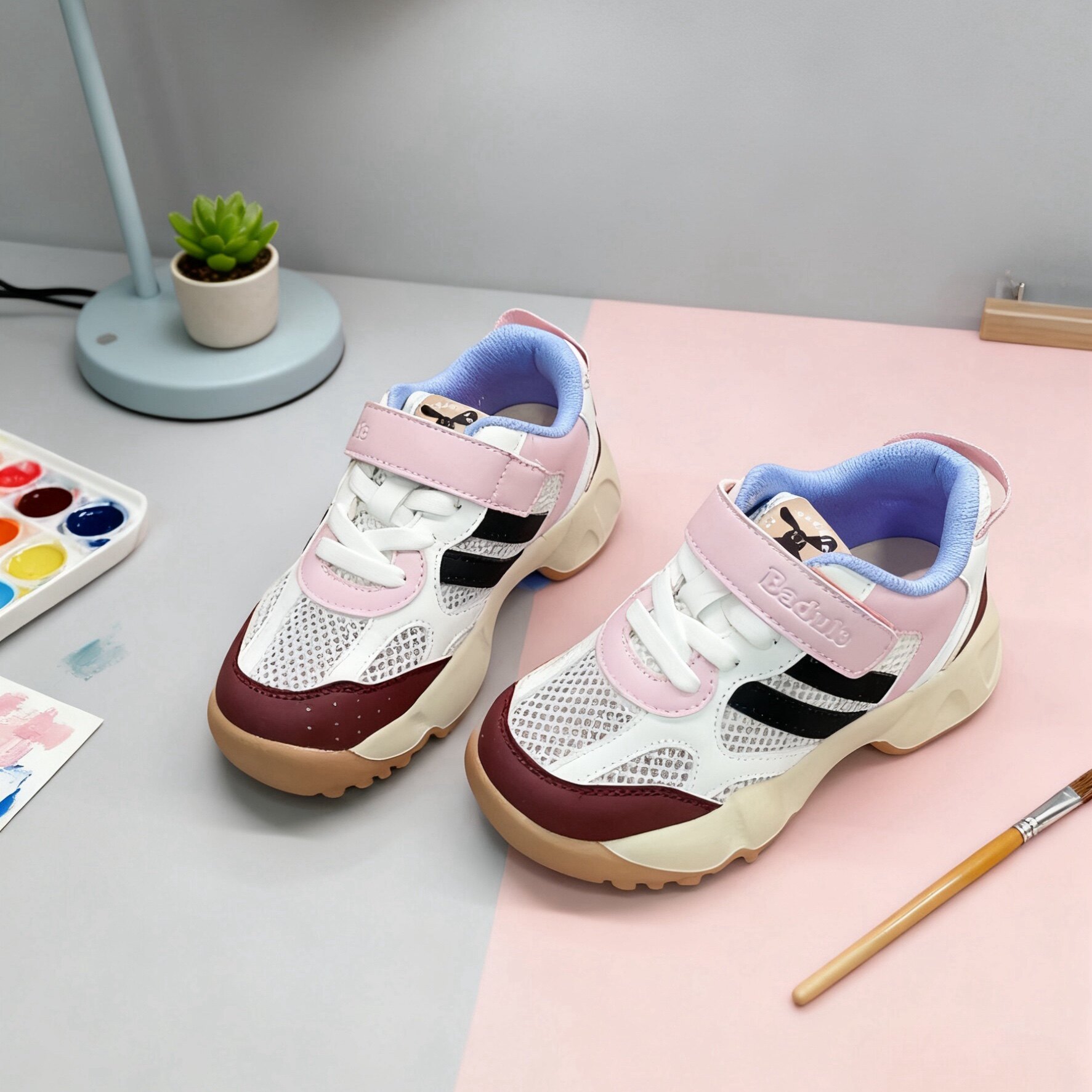 芭杜乐女童粉色透气百搭运动鞋