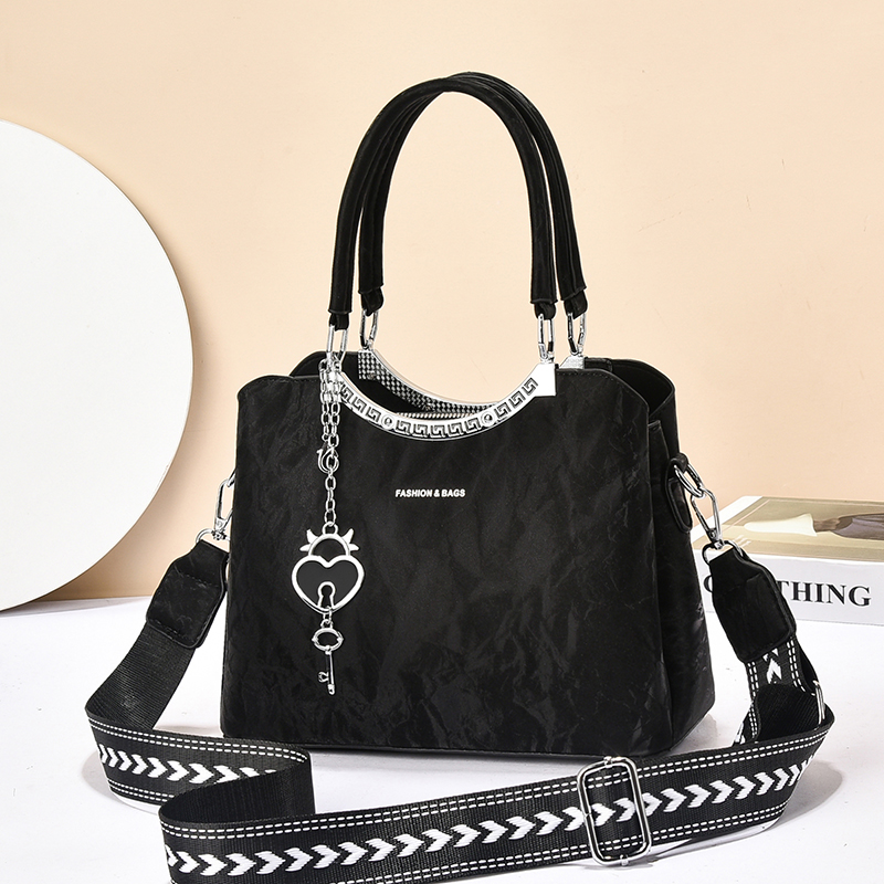 2025新款时尚百搭多层单肩包