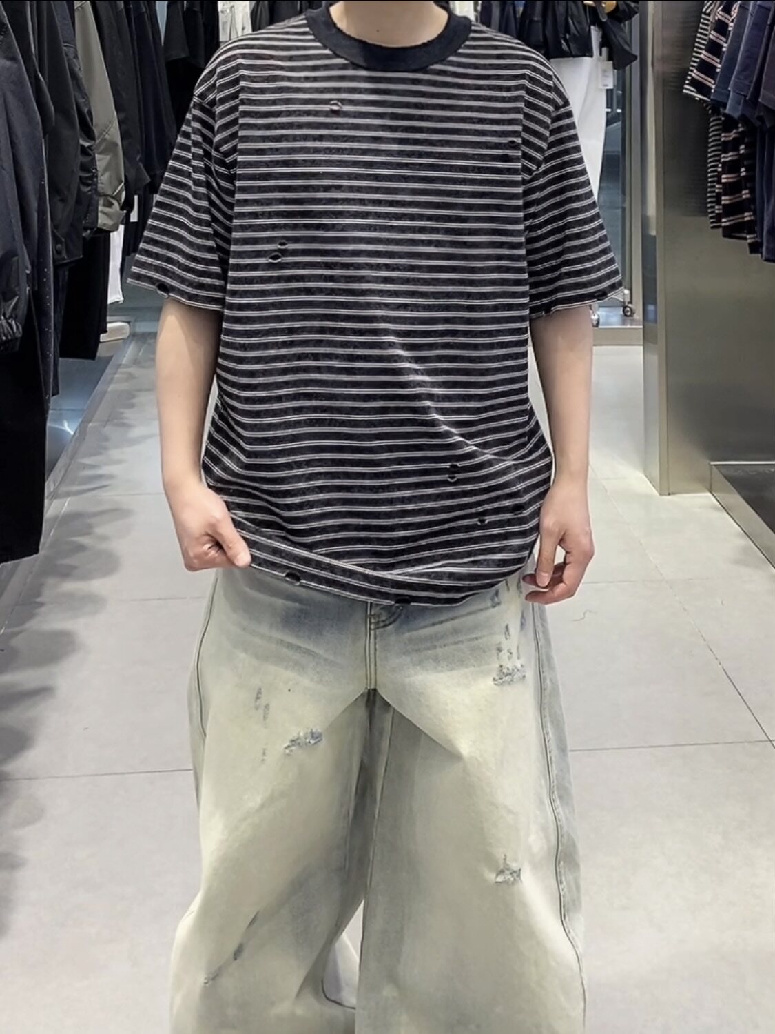 2026新款春装破洞做旧扎染条纹短袖T恤男圆领时尚百搭上衣