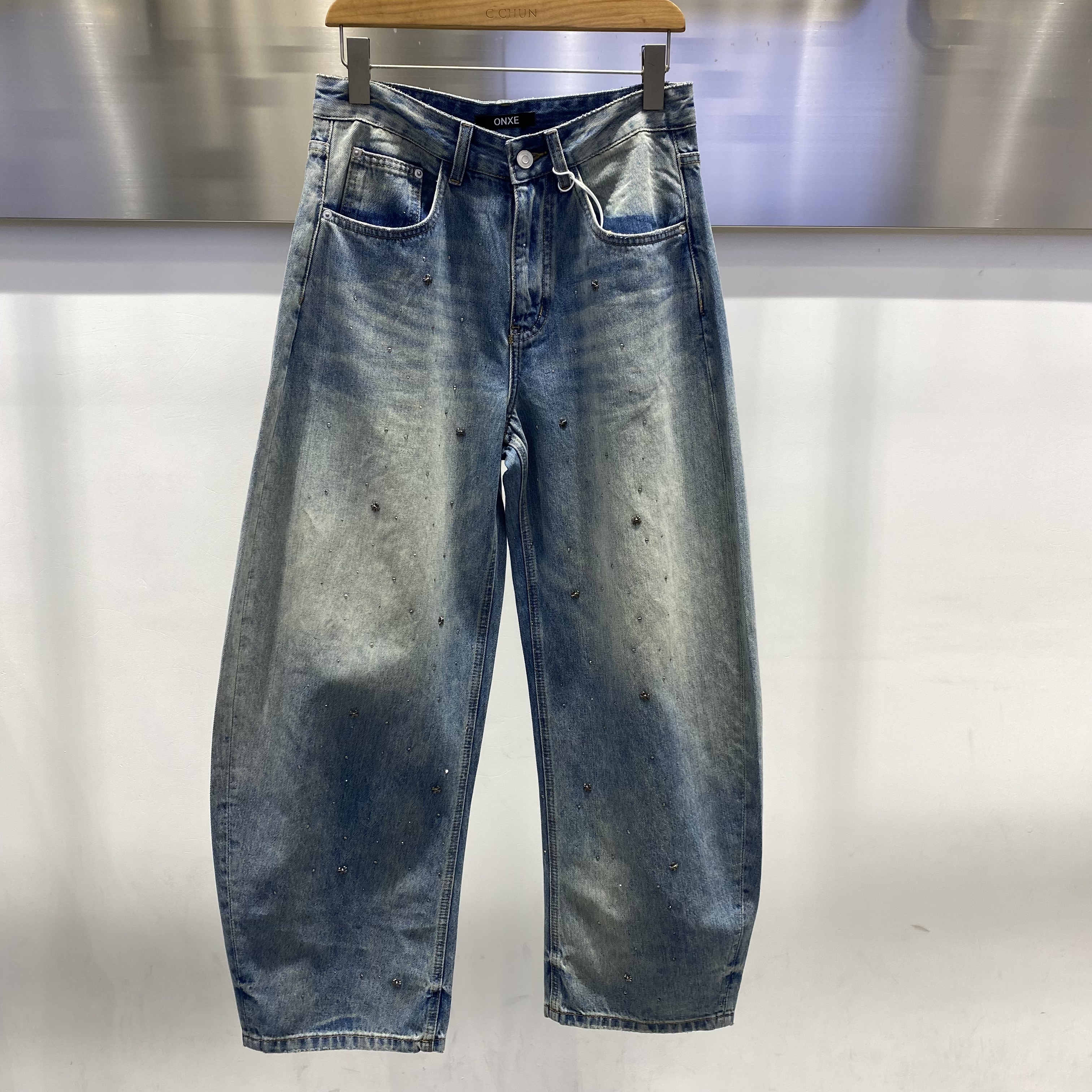 2026新款春装烫钻弯刀牛仔裤男阔腿直筒裤时尚百搭裤子