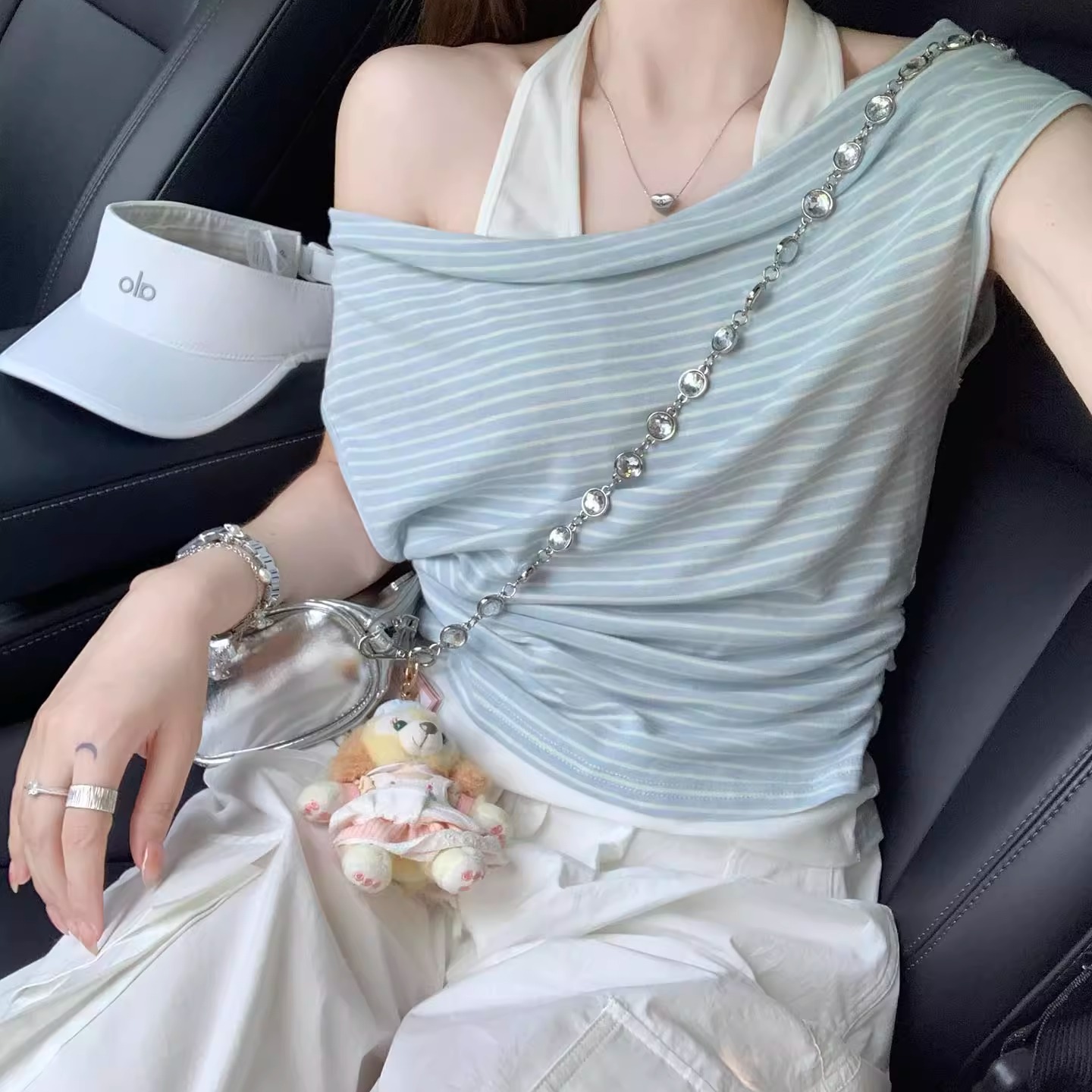 韩系气质撞色条纹挂脖荡领假两件t恤短袖女夏季露肩修身显瘦上衣