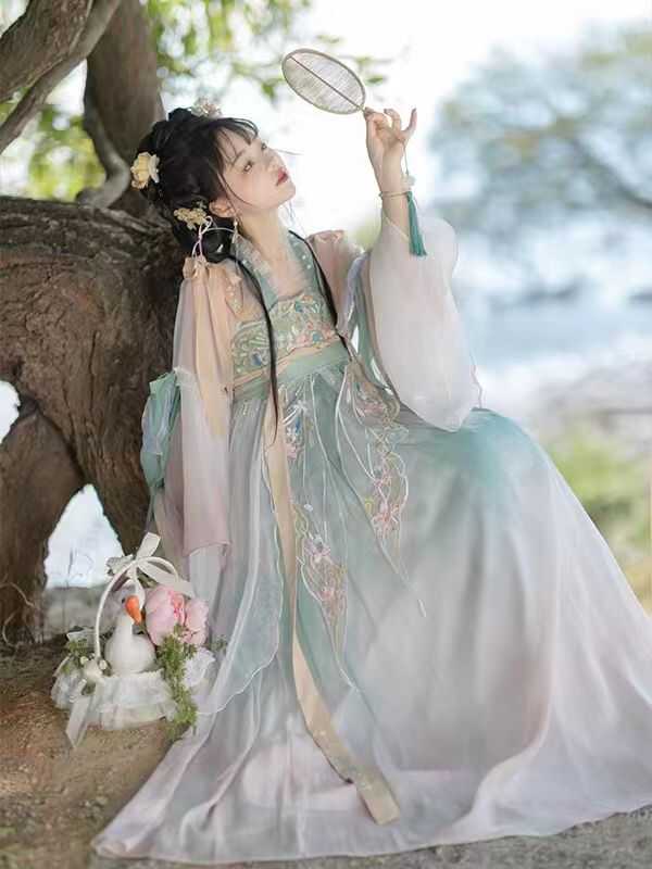 原创汉服女【春晚嫣雨】唐制齐胸汉元素超仙重工刺绣春夏日常套装