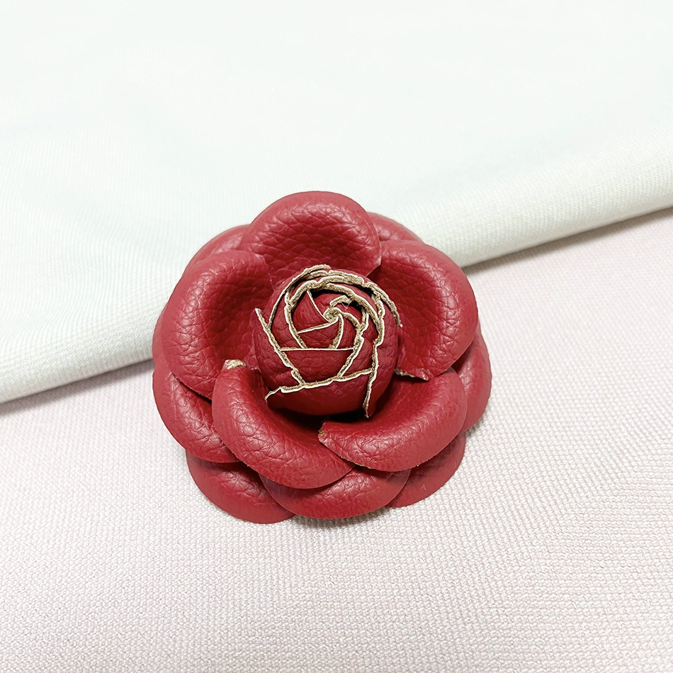 山茶花胸针花朵别针优雅法式皮质胸花服装饰品