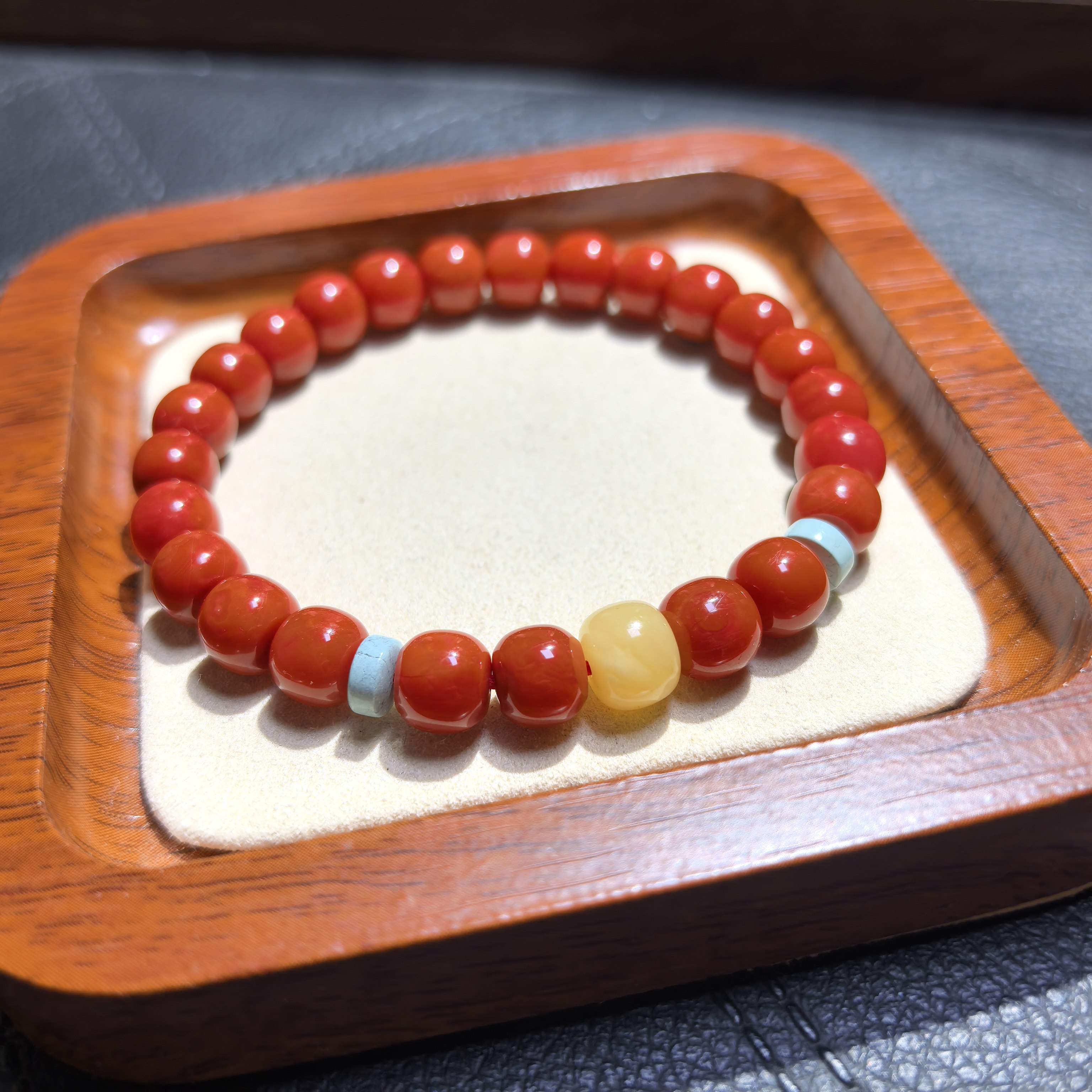 新款天然南红玛瑙手串柿子红蜜蜡绿松石手链女款本命年转运珠手串