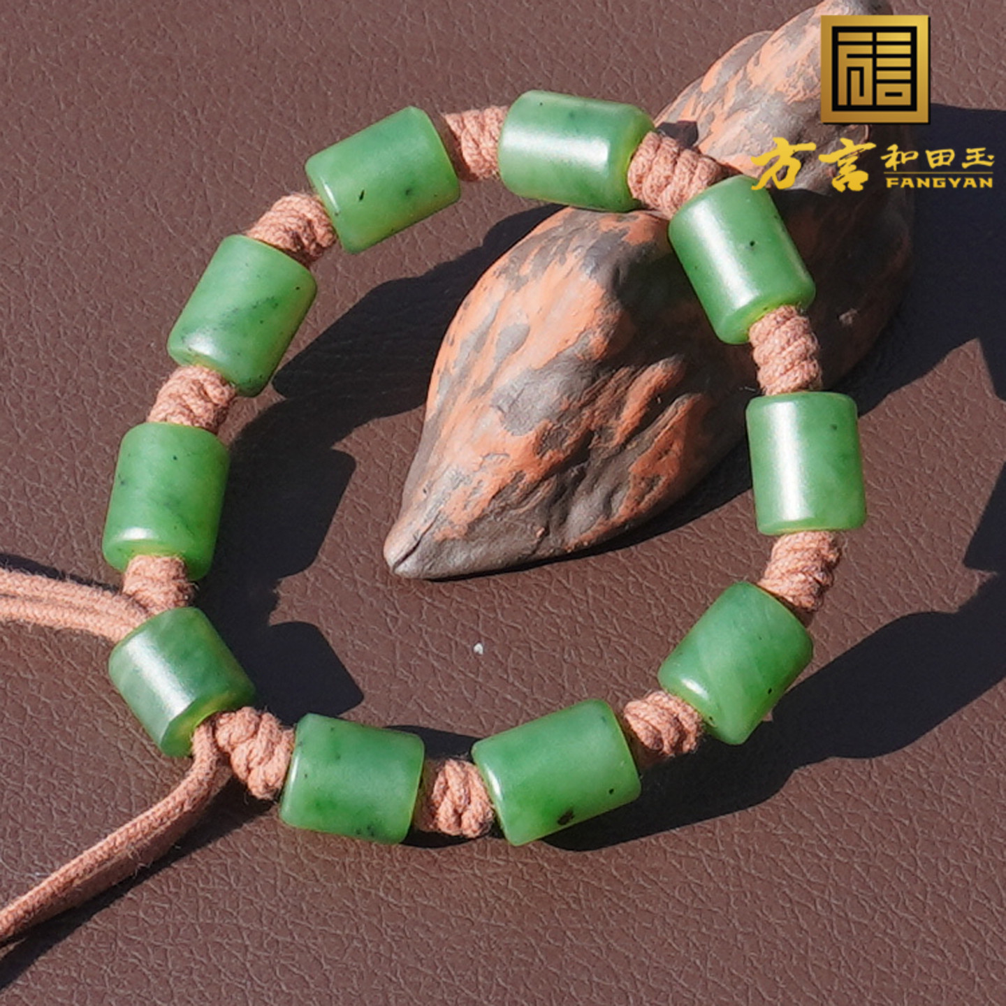 和田玉新疆油润阳绿碧玉籽料手串