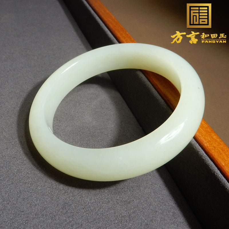 嗨爆了方言和田玉罕见巨漏新疆细腻且末料淡黄口卡57mm正装手镯A5