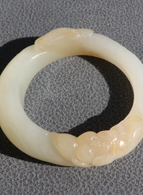 方言和田玉新疆且末料温润细腻糖白玉天地糖连年有余53mm玉手镯A8