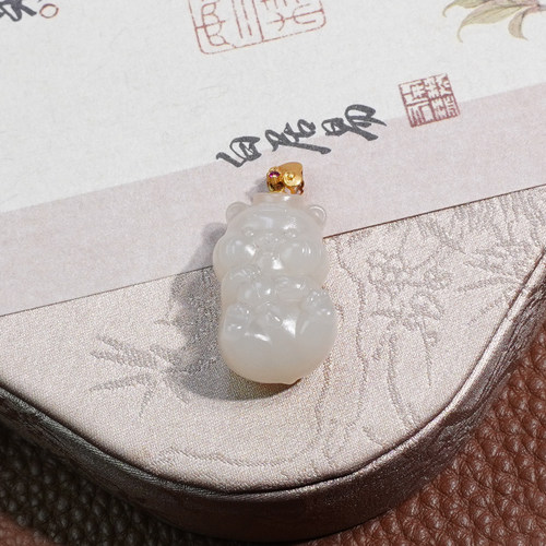 和田玉青海料藕粉细腻冰润18k金镶嵌虎虎生威生肖虎吊坠挂件玉佩Q