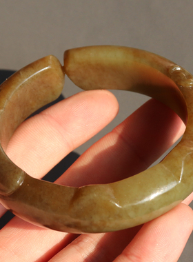 亮眼方言和田玉新疆山料名品若羌温润细腻青黄口带糖卡57mm猫镯A8