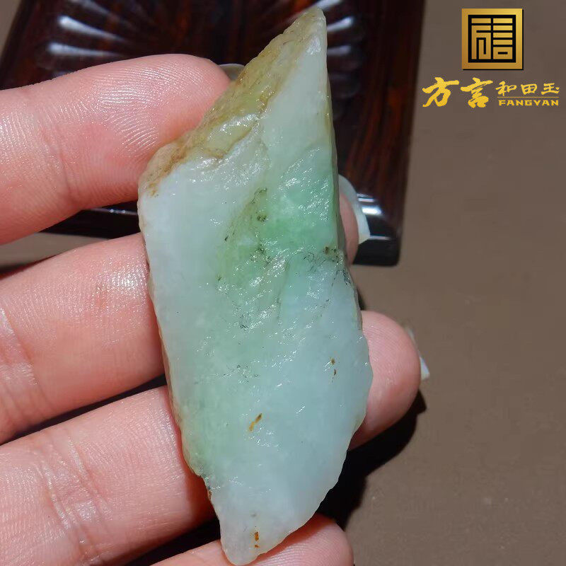 特惠方言和田玉佩戴级新疆老熟挂金皮带翠色白玉籽料戈壁料原石O8
