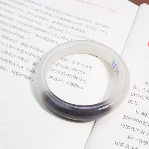 青海老坑料细腻冰透白玉烟紫双色分明55mm原创国风玉石圆条手镯K