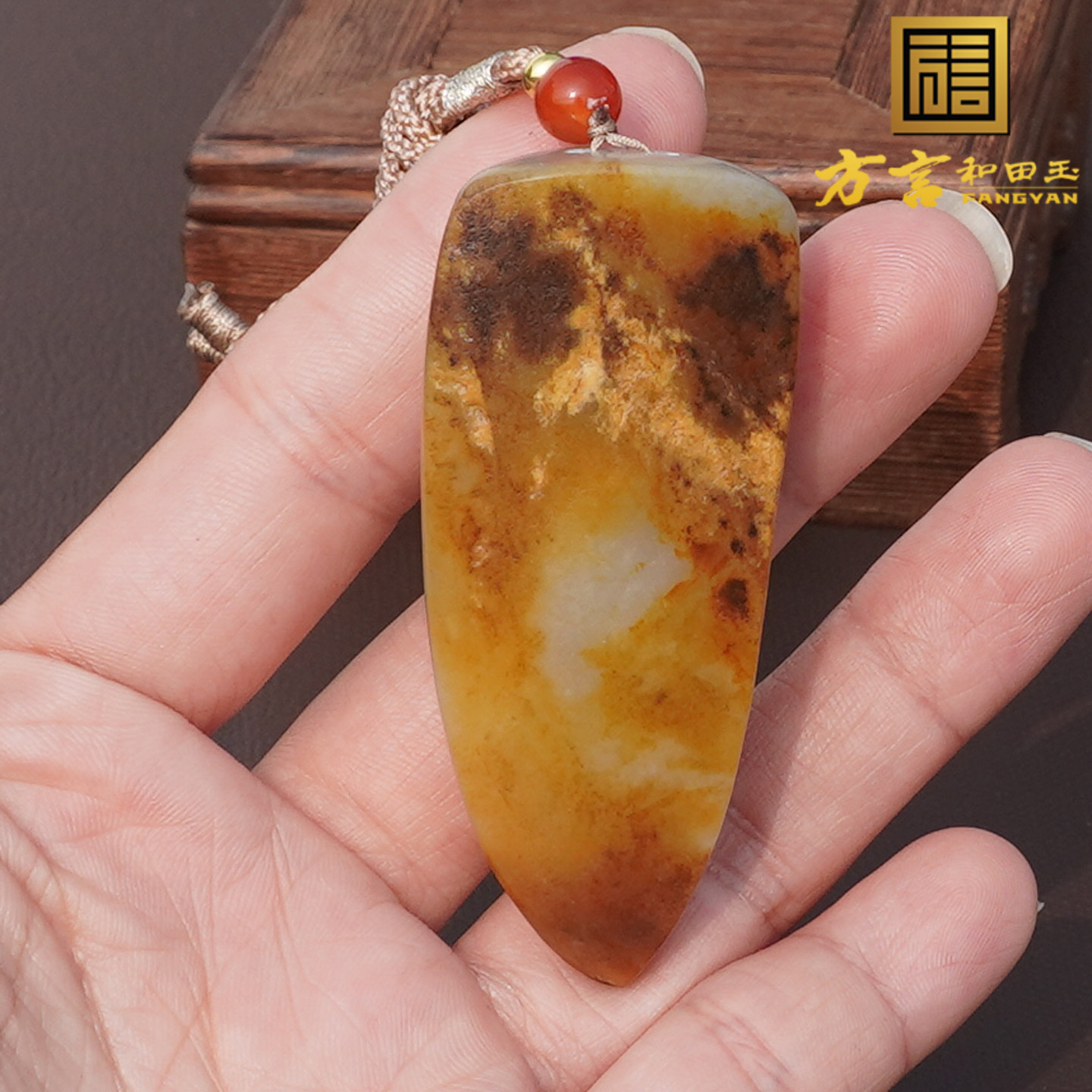 方言和田玉新疆黄沁皮白玉籽吊坠