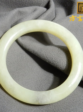 新疆黄口带青花细腻56mm正装手镯