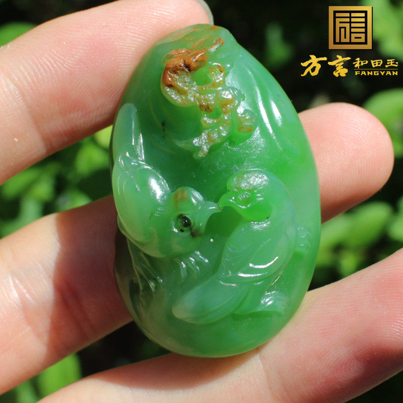 苏杰作品玉龙河珍稀绿色名品红皮阳绿碧玉挂件喜上眉梢籽料吊坠x