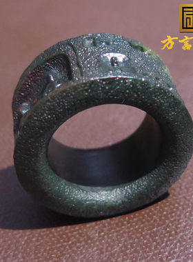 方言和田玉精品珍藏级新疆玉龙河沙枣青籽料俏雕佛窟22mm男扳指X5