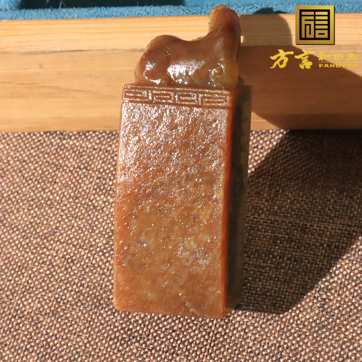 亏麻了方言和田玉精品新疆栗子黄沁籽料巧雕貔貅守护印章手把件O