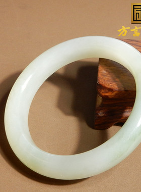 新疆且末带翠青57mm女士精品手镯