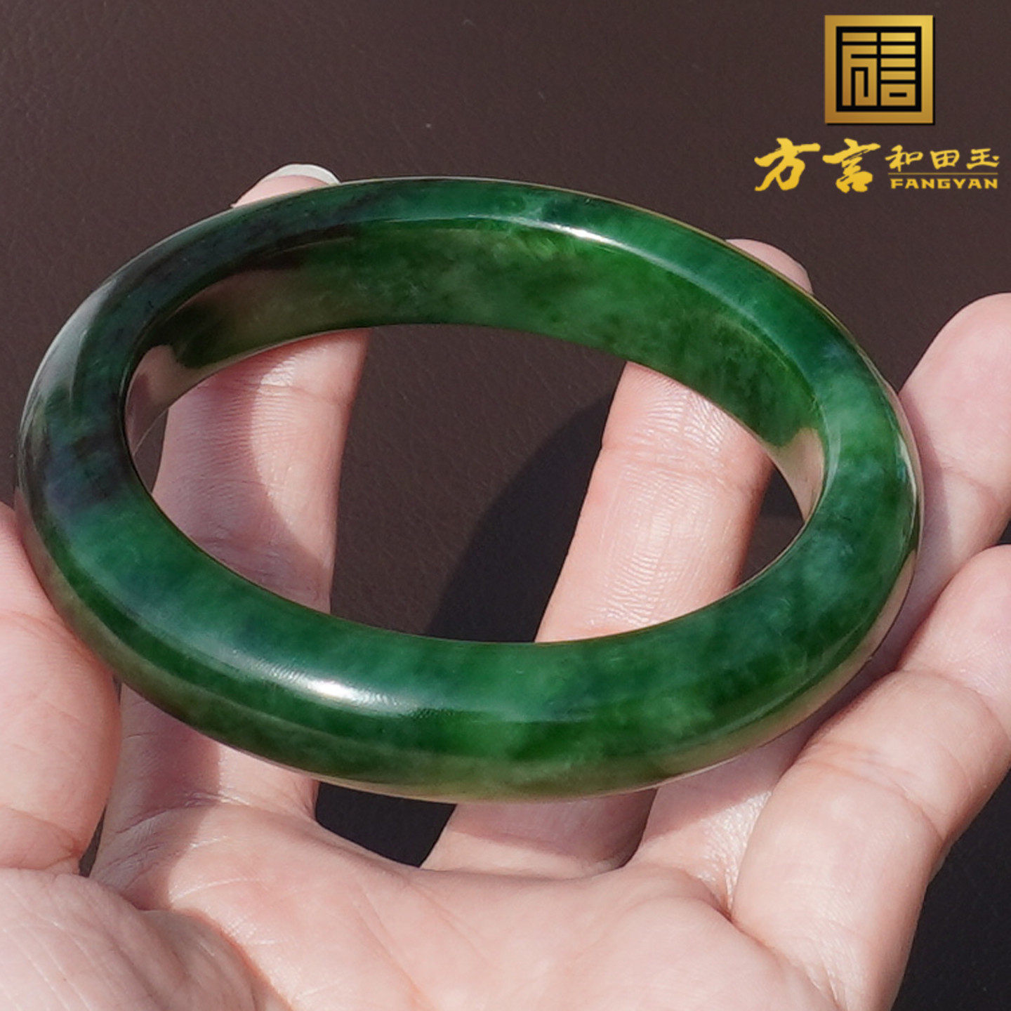 和田玉俄色标浓郁辣绿老红皮碧玉