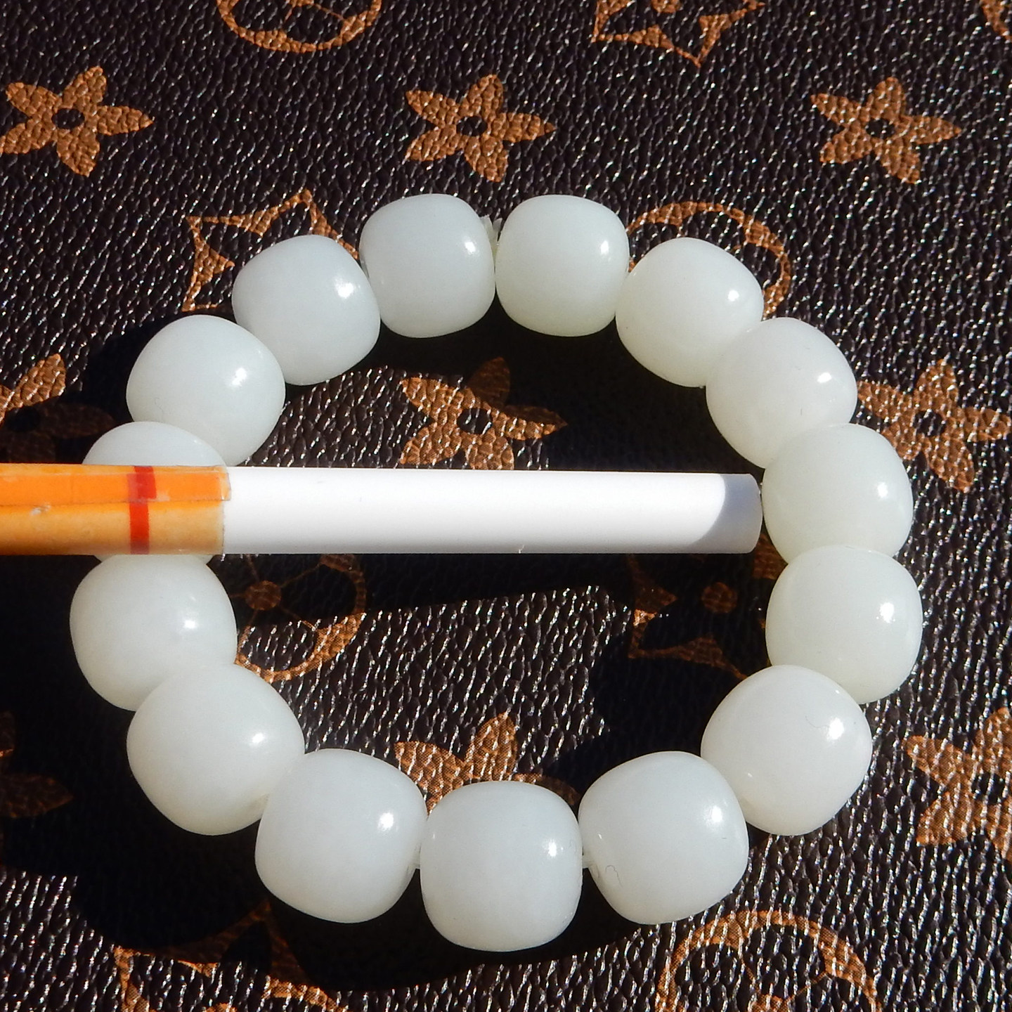 惊呆方言特色和田玉精品俄罗斯老坑料羊脂白玉卡14mm老型珠手串A2