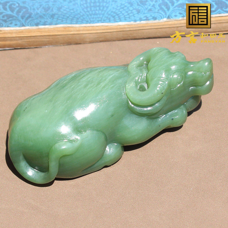 爆亏方言精品和田玉俄罗斯温润细腻阳绿猫眼碧玉生肖牛手把件O8