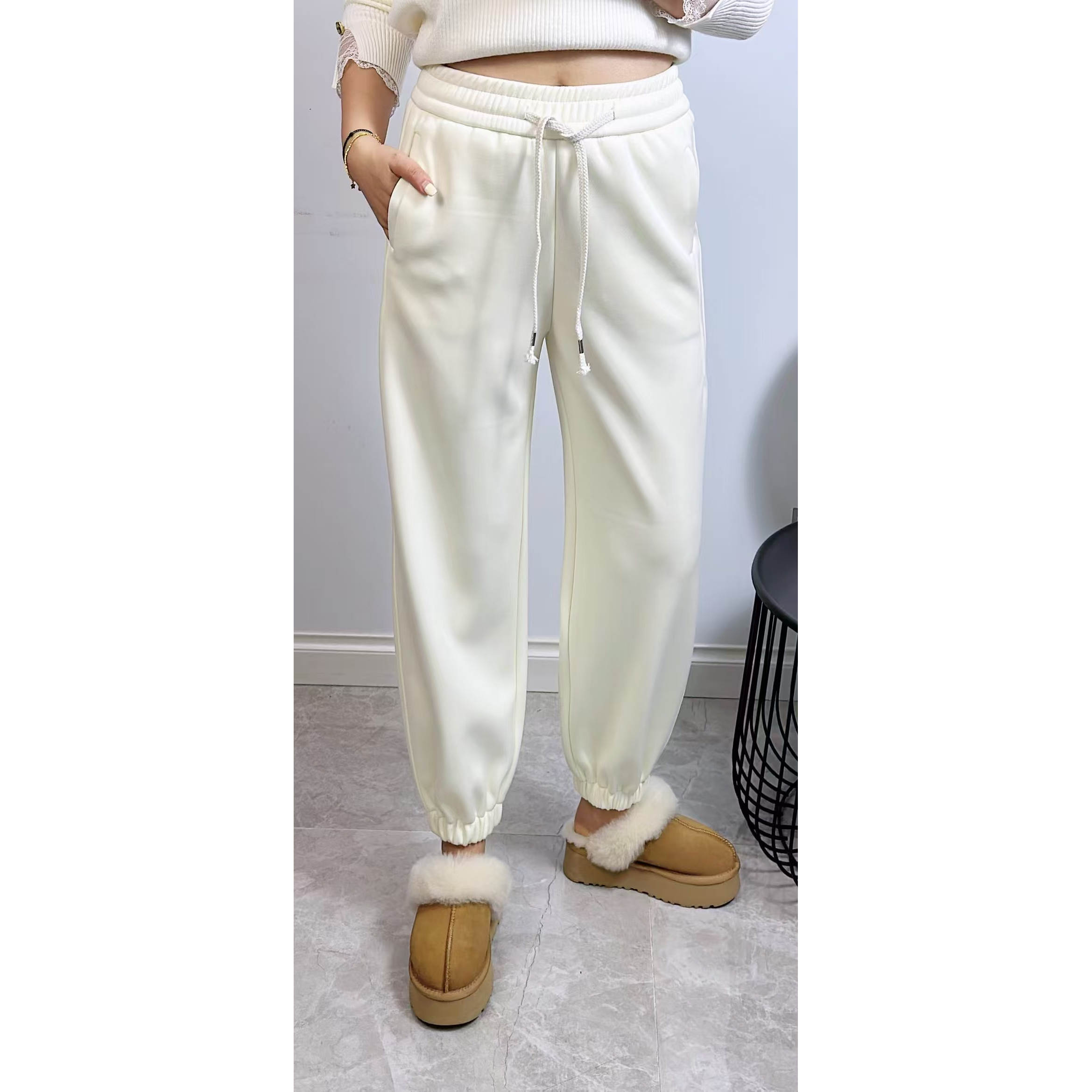 25868嘉柏菲2025冬季新款大码女装显瘦加绒裤子时尚遮肉高腰卫裤