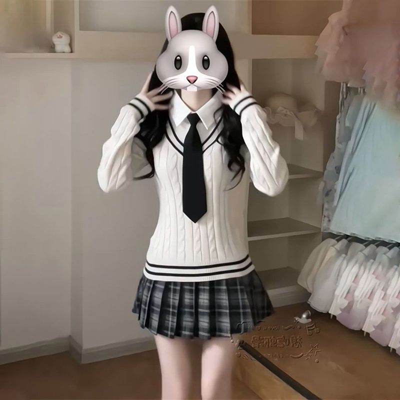 条纹针织毛衣黑色领带+白色衬衫