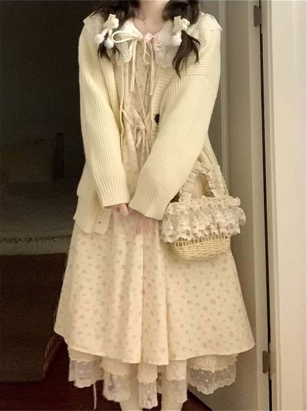 针织开衫毛衣+娃娃领碎花连衣裙