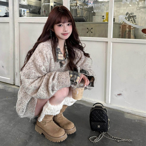 套头V领针织衫毛衣+格纹衬衫