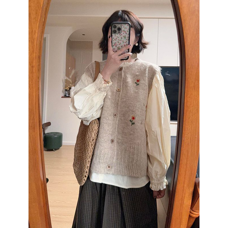 花朵刺绣针织马甲背心+长袖衬衫