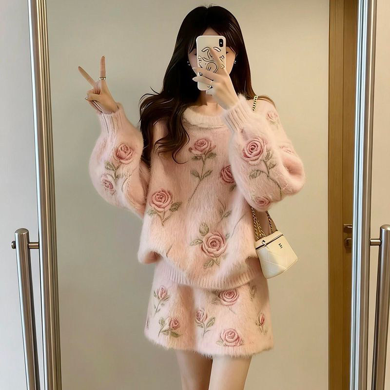 小众别致ins设计感玫瑰毛绒宽松针织套头毛衣搭配包臀短裙两件套