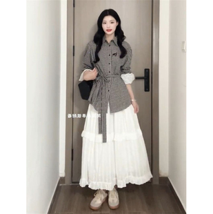 2025早秋法式 女搭配白色半身裙两件套 复古温柔风穿搭绑带格子衬衫